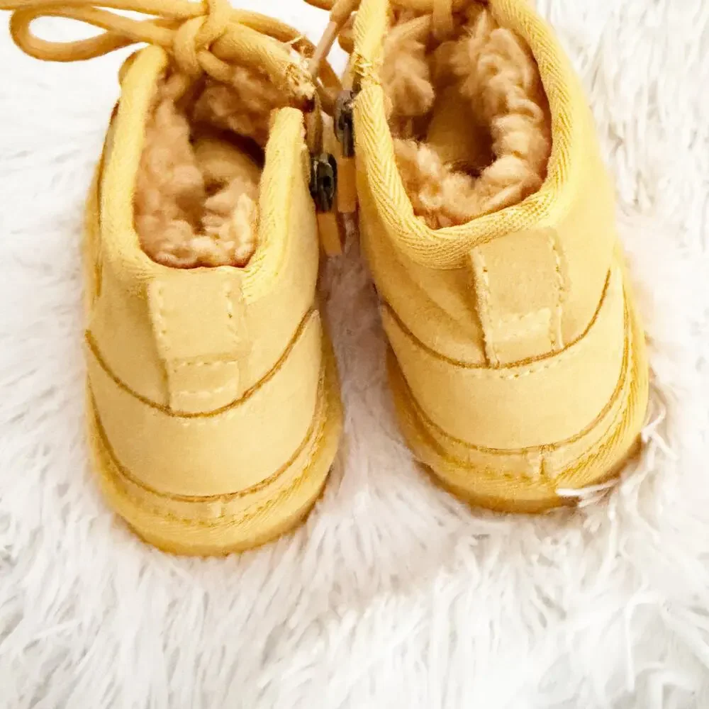 UGG | Neumel Yellow Suede Lace Up Zip Boots Sherpa Lined Kids | Size 11